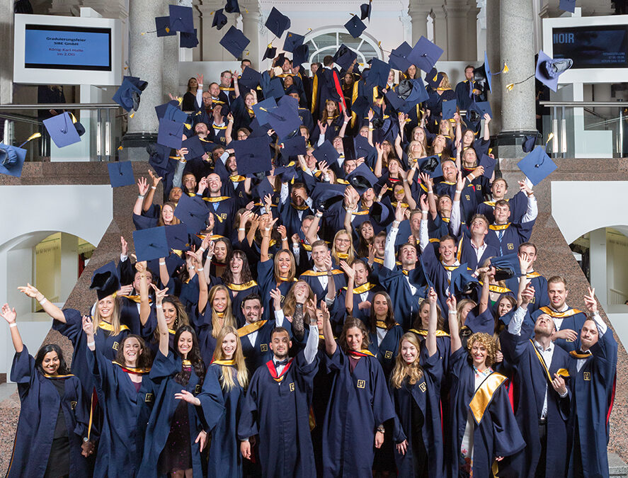 204 Absolventen feiern ihren Masterabschluss